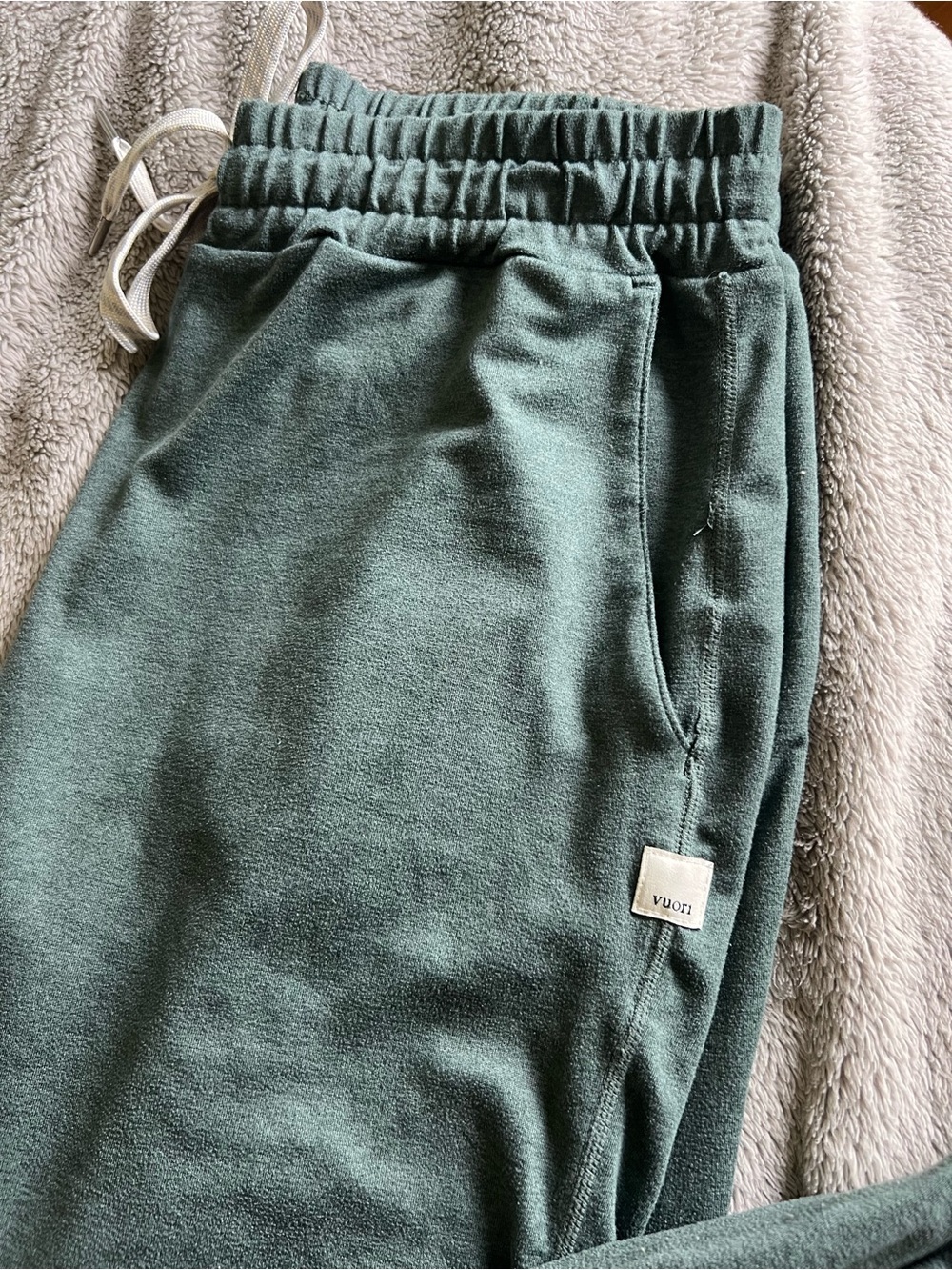 Vuori Women’s Green Performance Joggers Small - Picture 6 of 6